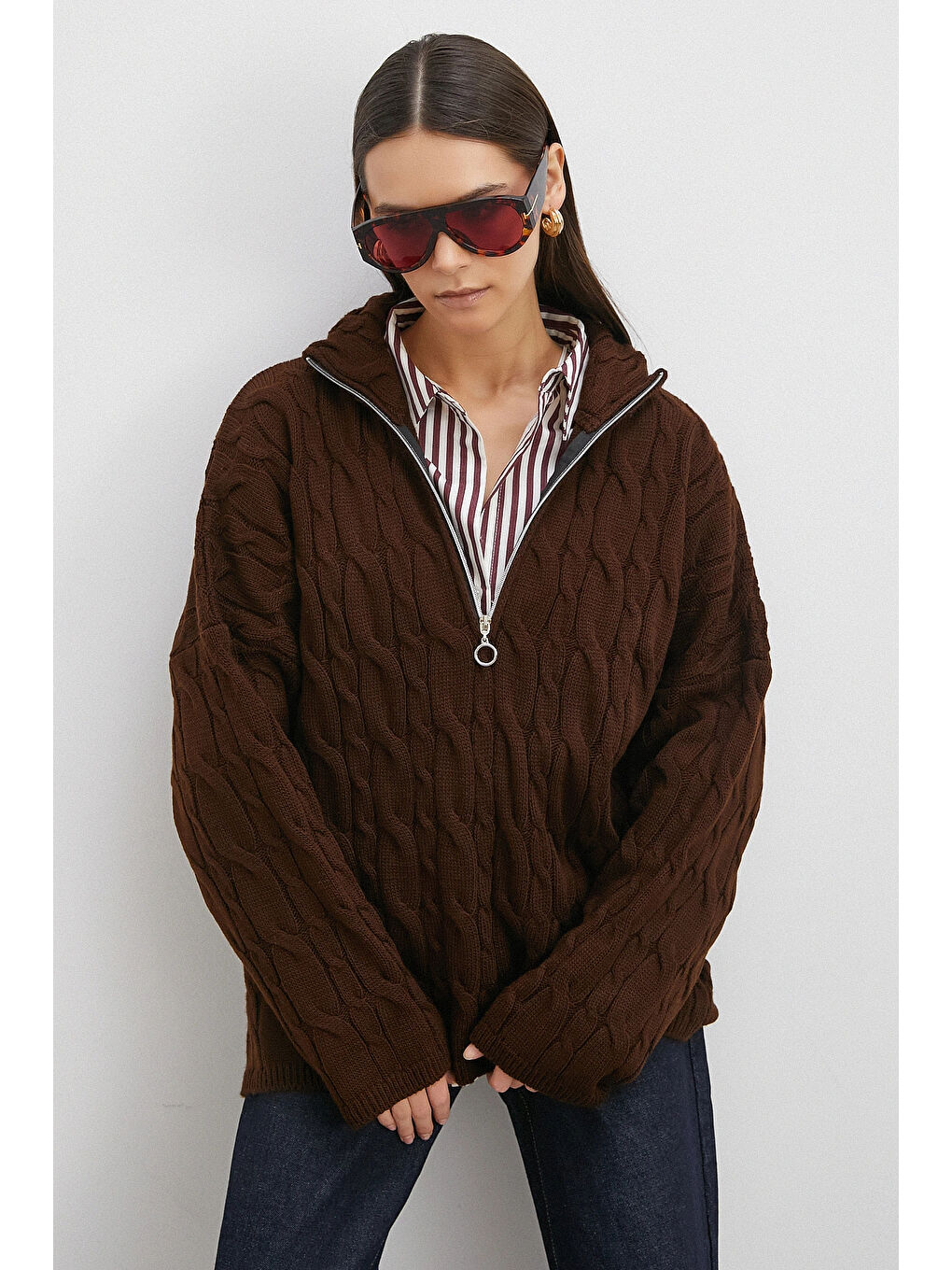 Karışık Saç Örgülü Yarım Fermuarlı Kazak Kahve-3