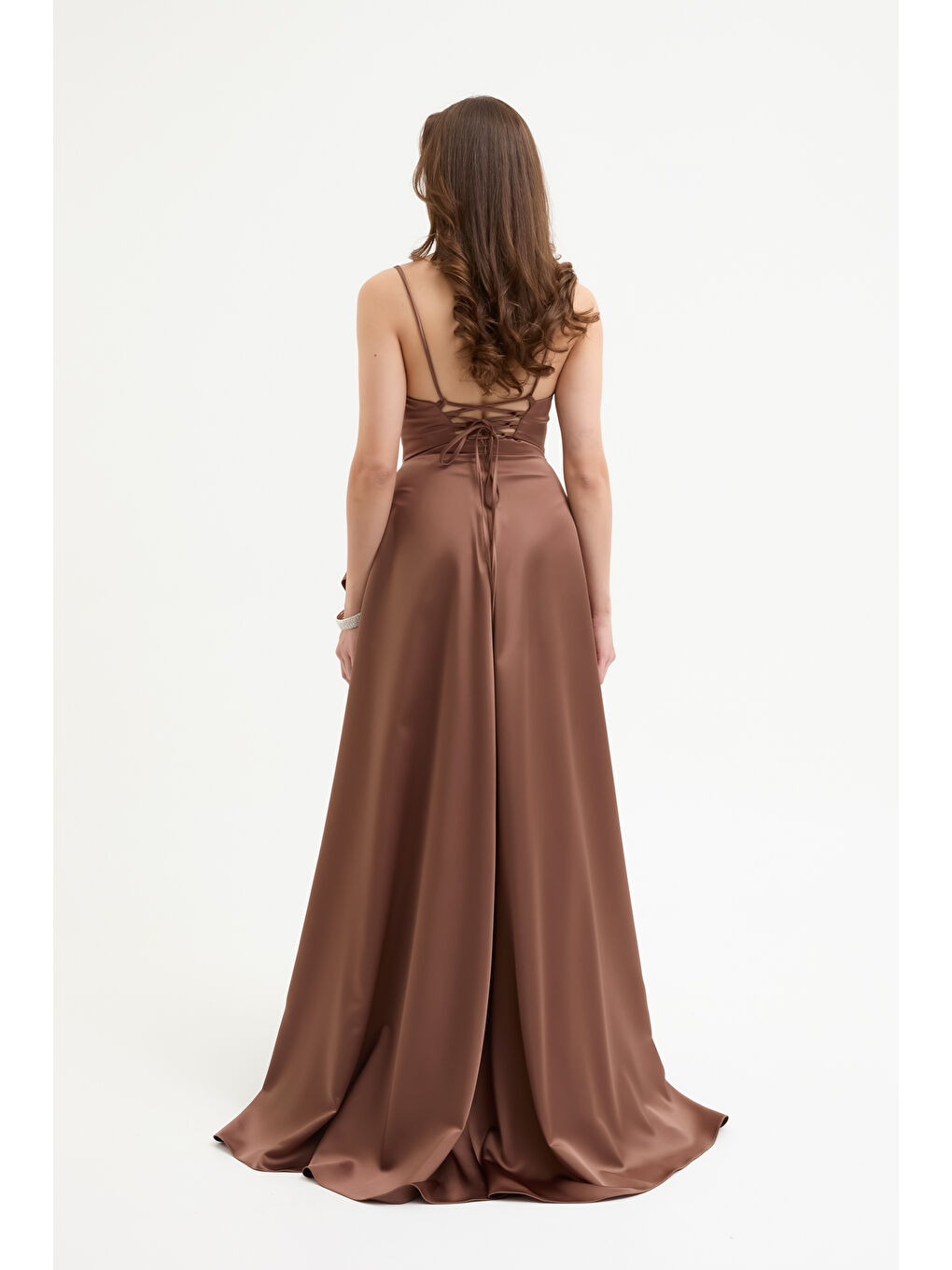 Kadın Kahverengi Volanlı Yırtmaçlı Saten Abiye & Mezuniyet Elbisesi-4