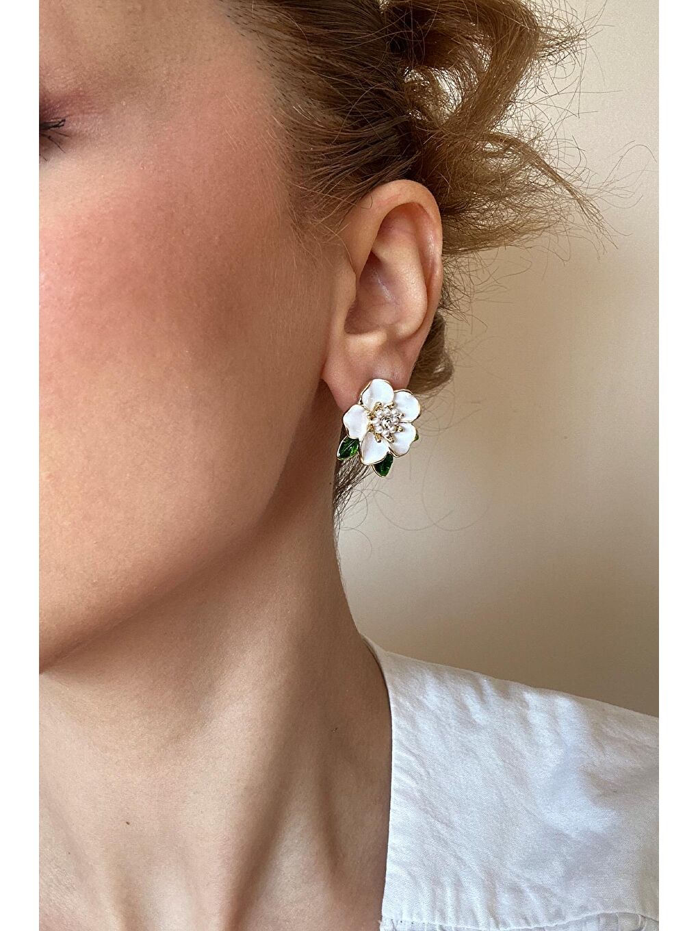 Sarı Mineli Yasemin Çiçekli Çivi Küpe