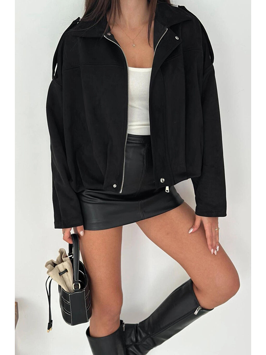 Kadın Siyah Oversize Fermuar ve Çıt Çıt Kapamalı Cepsiz Süet Deri Ceket HZL25W-BD107301-2