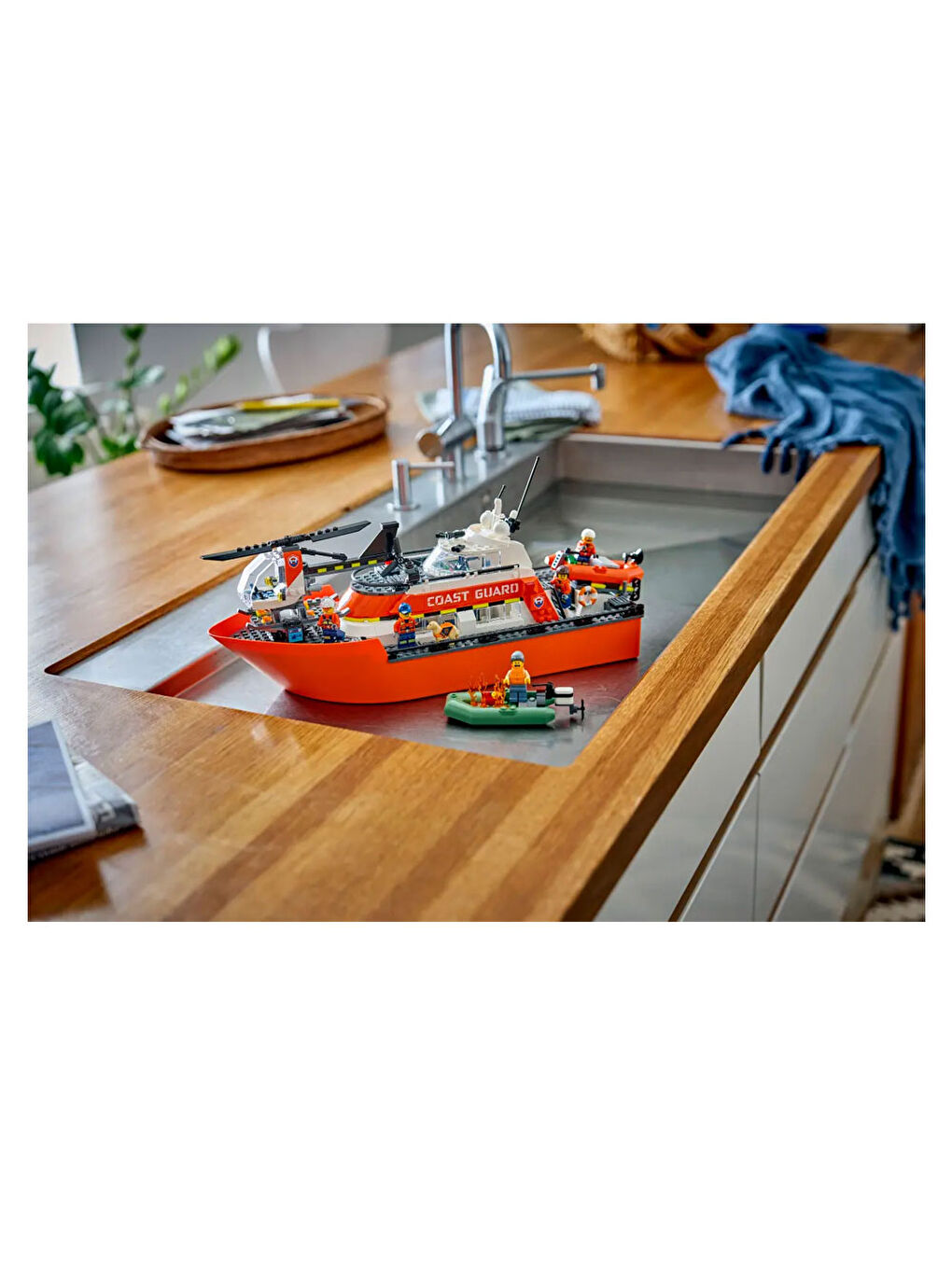 City Sahil Güvenlik Kurtarma Botu ve Helikopteri 60504-9