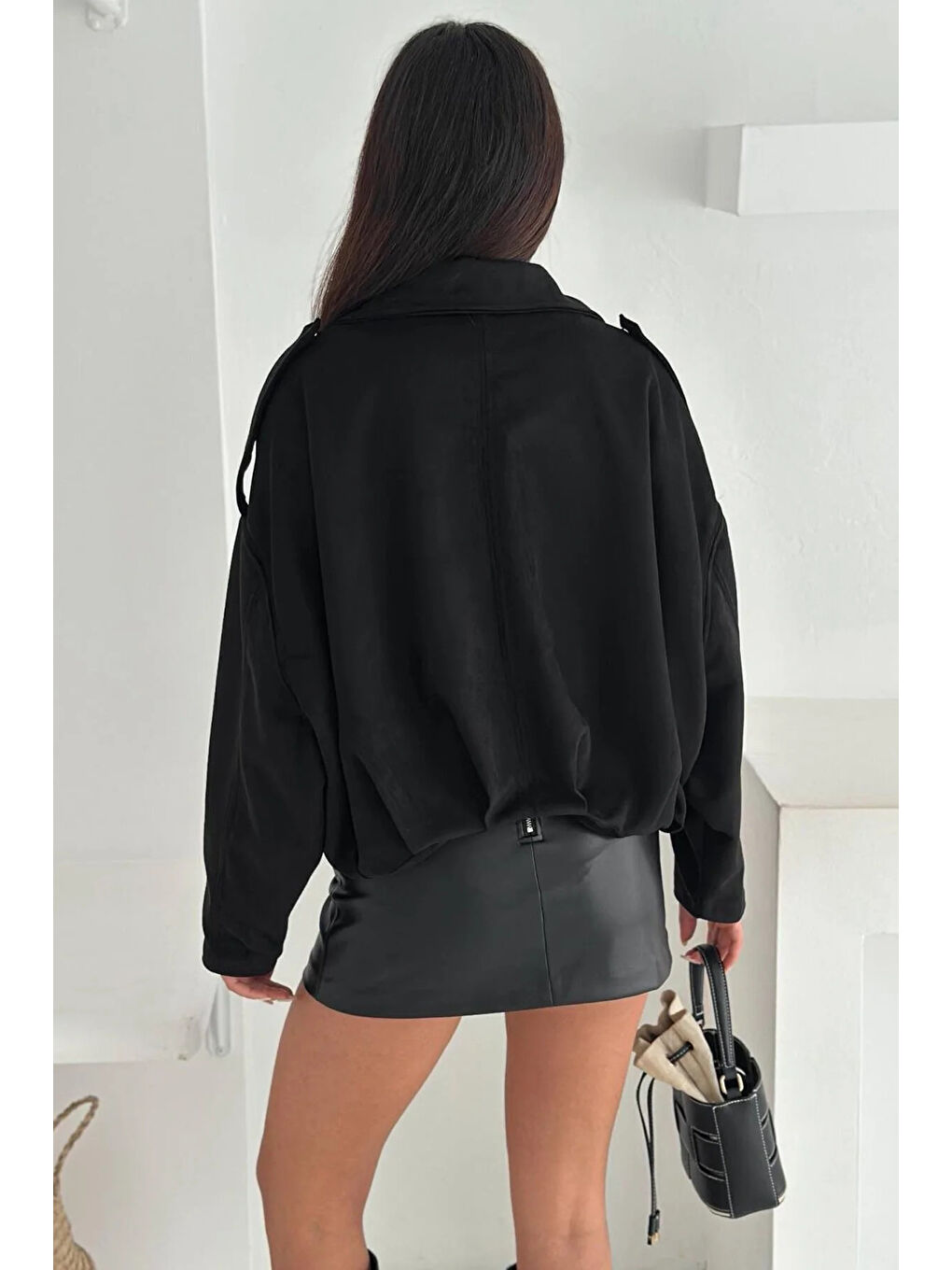 Kadın Siyah Oversize Fermuar ve Çıt Çıt Kapamalı Cepsiz Süet Deri Ceket HZL25W-BD107301-3
