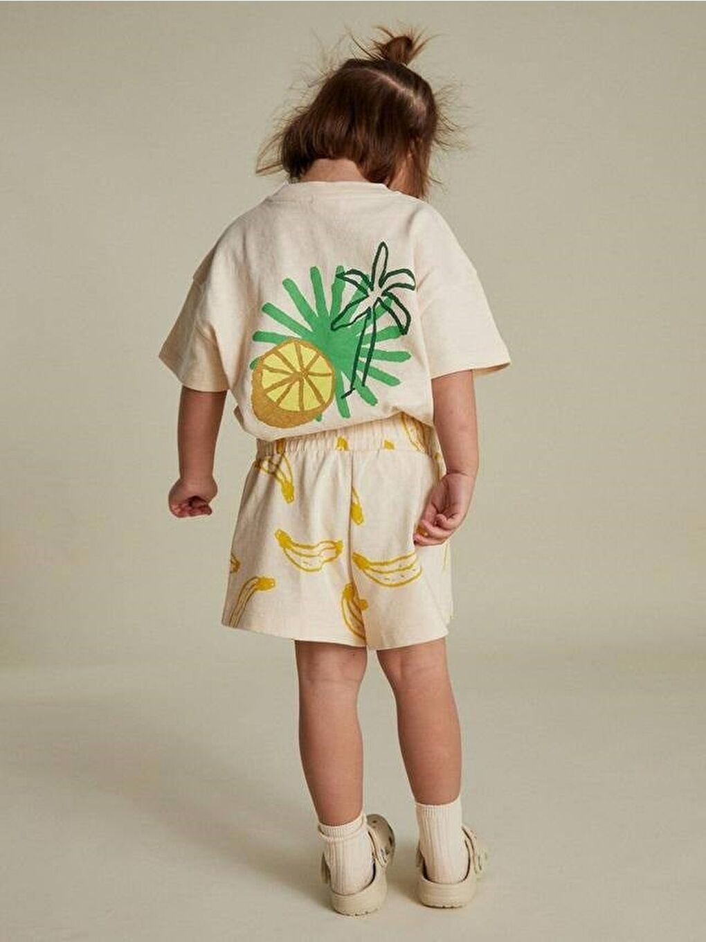 Kız Çocuk Bej Meyve Baskılı Şortlu Altüst Takım-1
