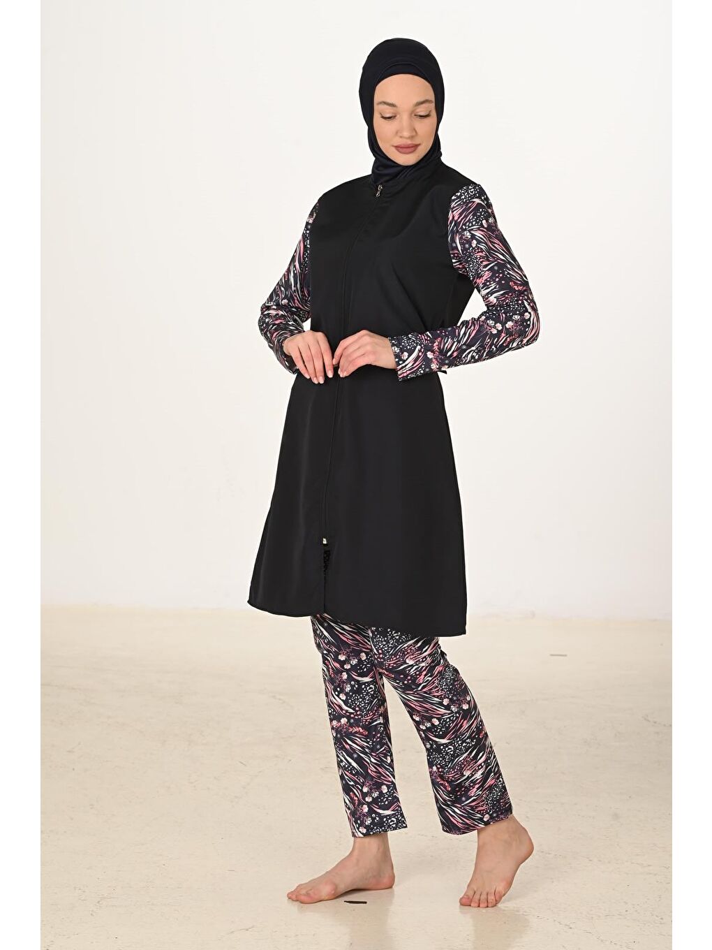 Siyah Tam Kapalı Desenli Paraşüt Kumaş Tesettür Mayo 3430-2