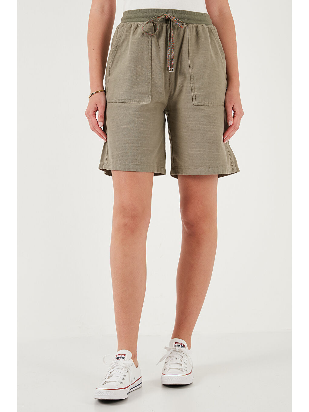 Haki Pamuklu Relaxed Fit Yüksek Bel Cepli Kadın Mini Şort 668YP5384-1