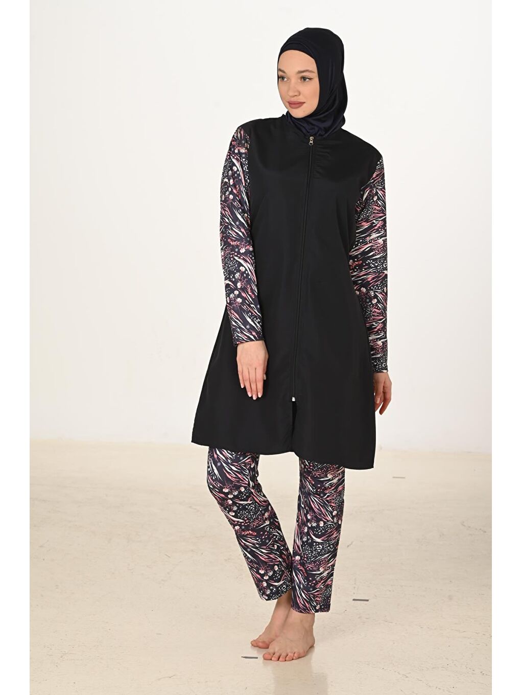 Siyah Tam Kapalı Desenli Paraşüt Kumaş Tesettür Mayo 3430-3