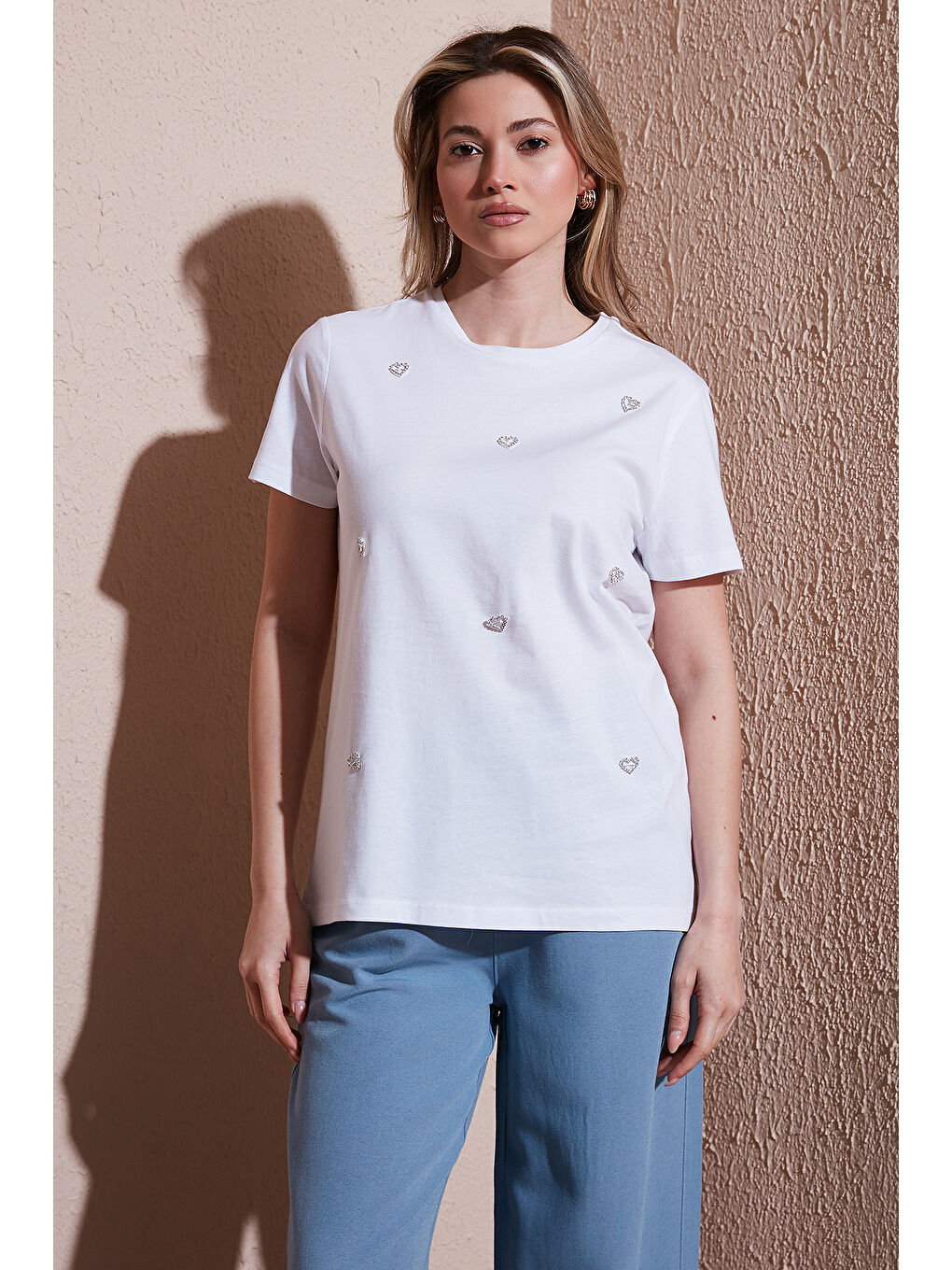 Beyaz Taşlı % 100 Pamuk Regular Fit Bisiklet Yaka Kadın Bluz 25Y0414K1