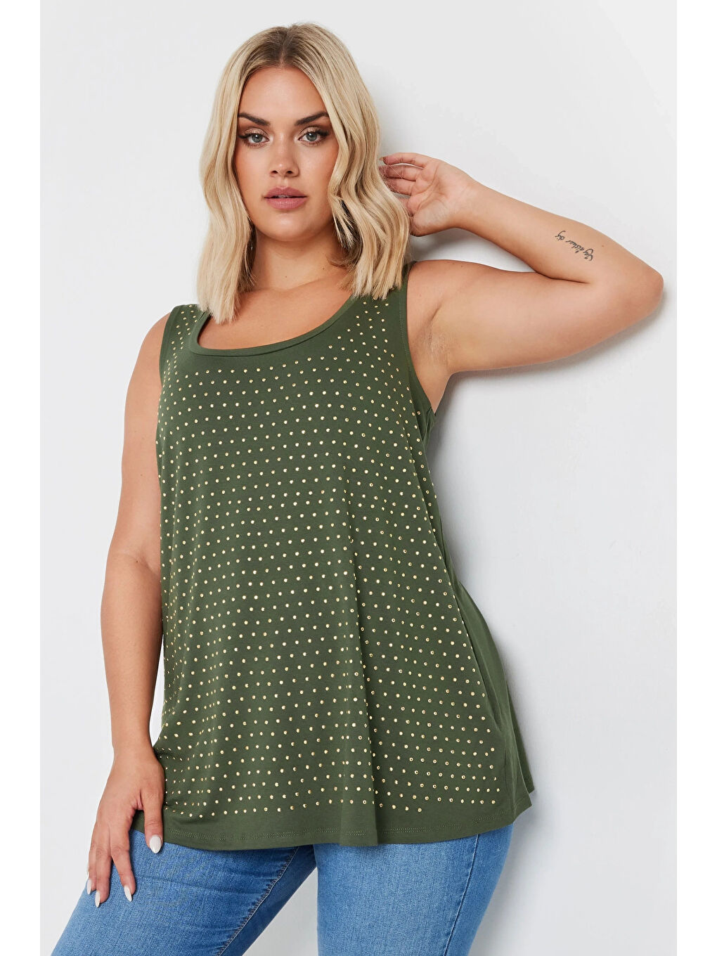 Haki Büyük Beden Yuvarlak Yaka Sıfır Kol Zımba Detaylı Bluz 321832-1