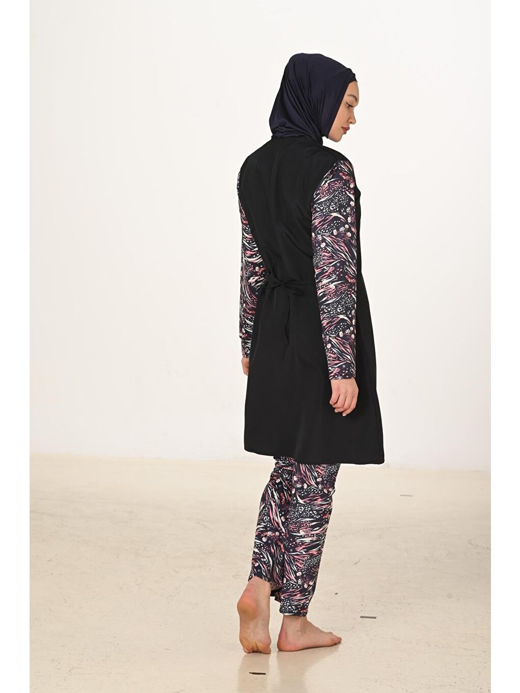 Siyah Tam Kapalı Desenli Paraşüt Kumaş Tesettür Mayo 3430-5