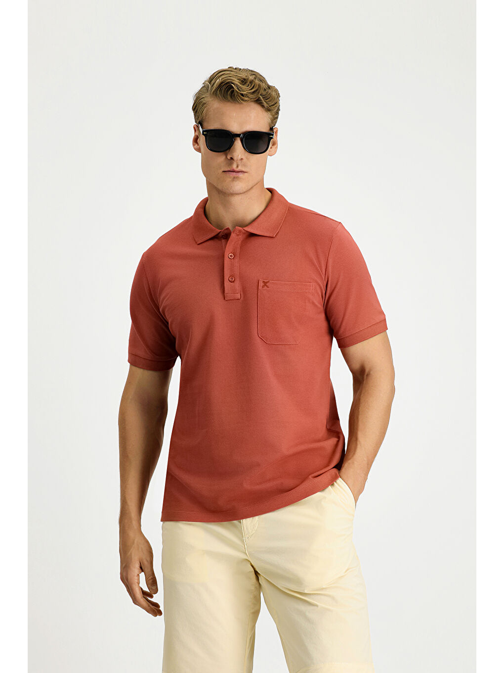 Kahverengi Regular Fit Pamuk Nakışlı Cepli Kıvrılmaz Polo Yaka Tişört