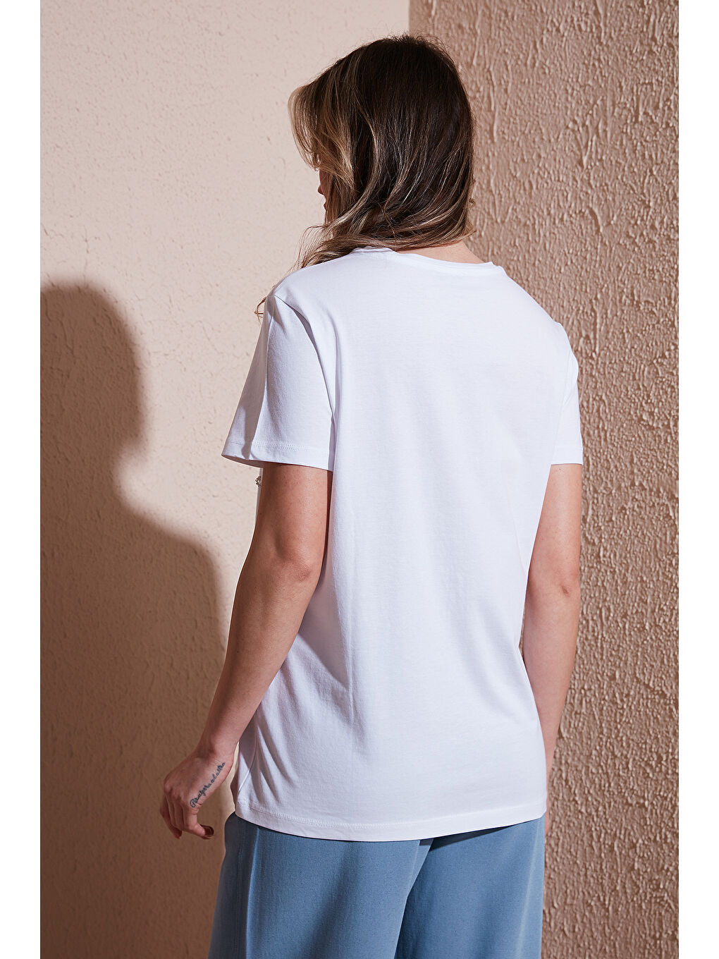 Beyaz Taşlı % 100 Pamuk Regular Fit Bisiklet Yaka Kadın Bluz 25Y0414K1-4