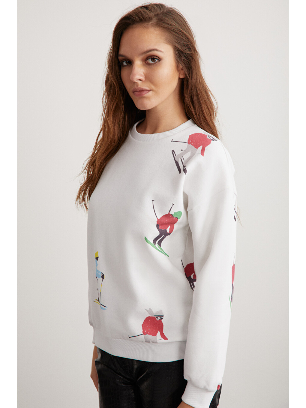 Cloudy Kadın İçi Polarlı Yumuşacık Yuvarlak Yaka Rahat Kesim Baskılı Beyaz Sweatshirt