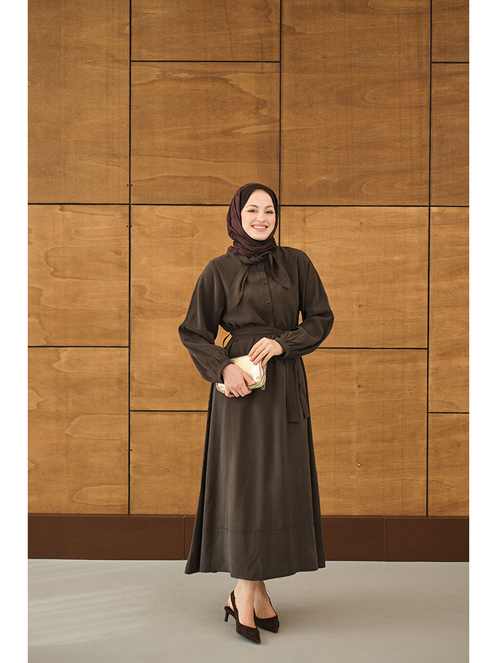 Kadın Fular Yaka Detaylı Nervürlü Modal Elbise Kahverengi