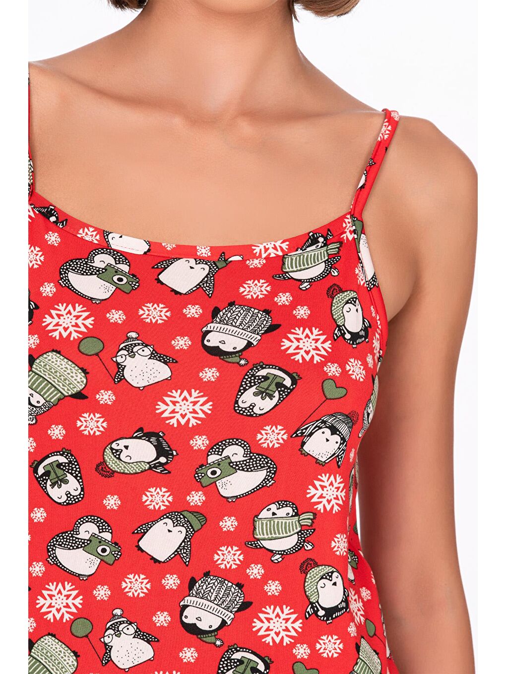 Kadın Kırmızı Desenli İp Askılı Şortlu Pijama Takımı-1