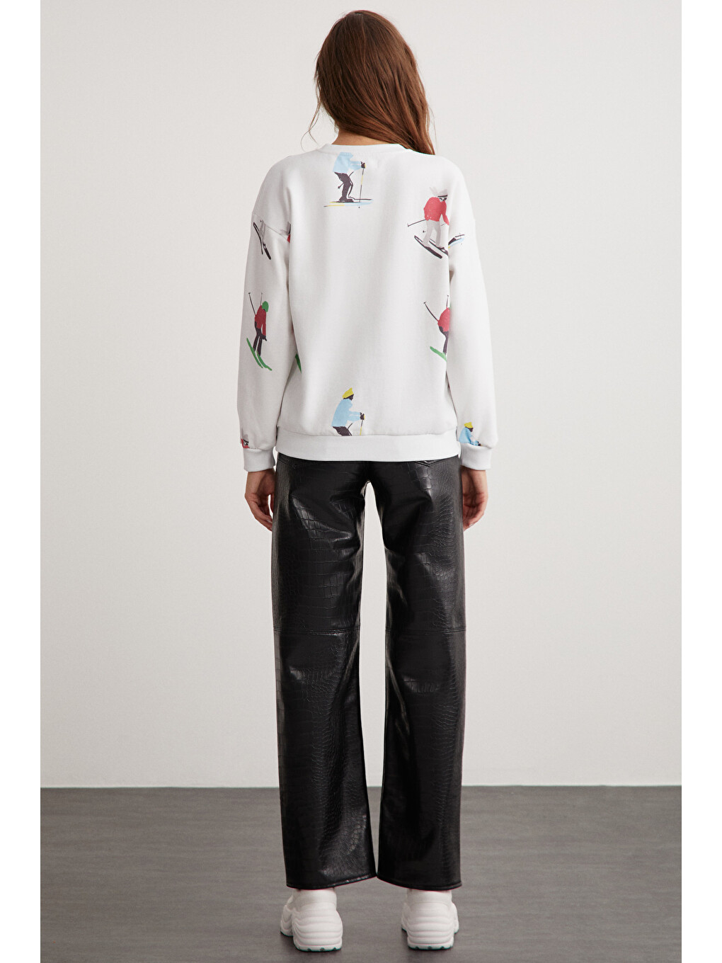 Cloudy Kadın İçi Polarlı Yumuşacık Yuvarlak Yaka Rahat Kesim Baskılı Beyaz Sweatshirt-1