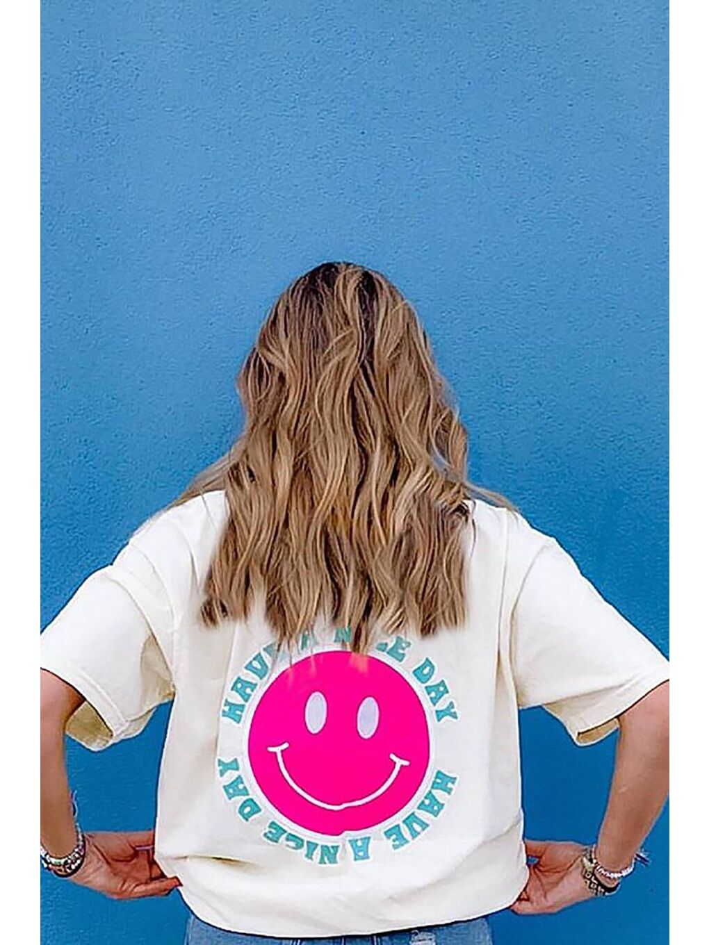Beyaz Arka Baskılı Oversize Yuvarlak Yaka Kadın Tişört-5