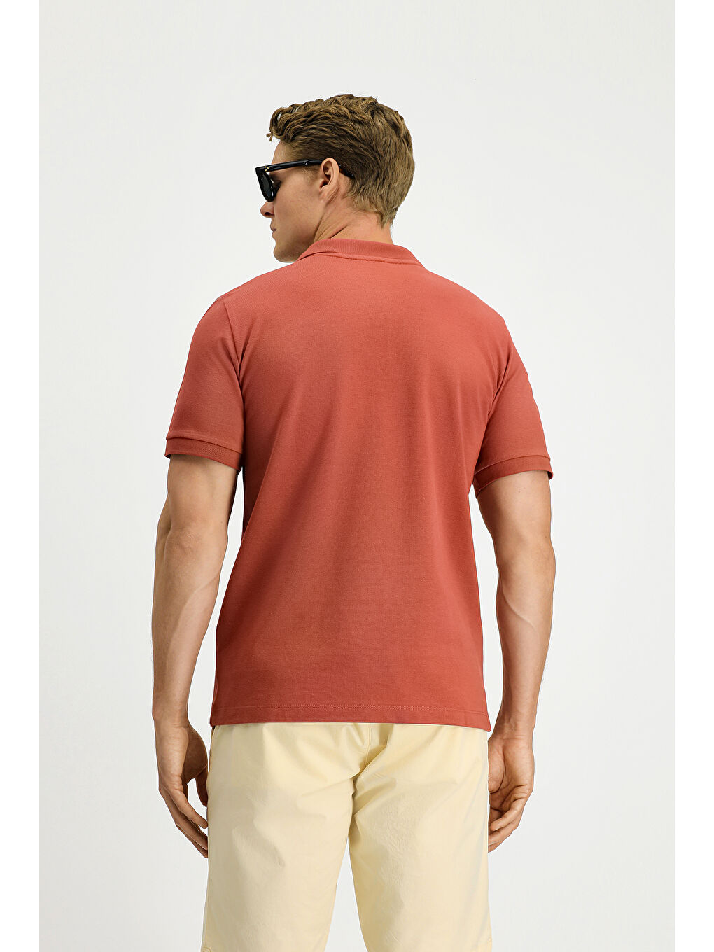 Kahverengi Regular Fit Pamuk Nakışlı Cepli Kıvrılmaz Polo Yaka Tişört-3