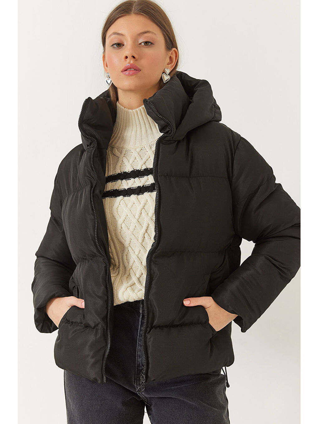 Siyah Kadın Çift Cepli Kapüşonlu Etek Ucu Lastikli Şişme Mont