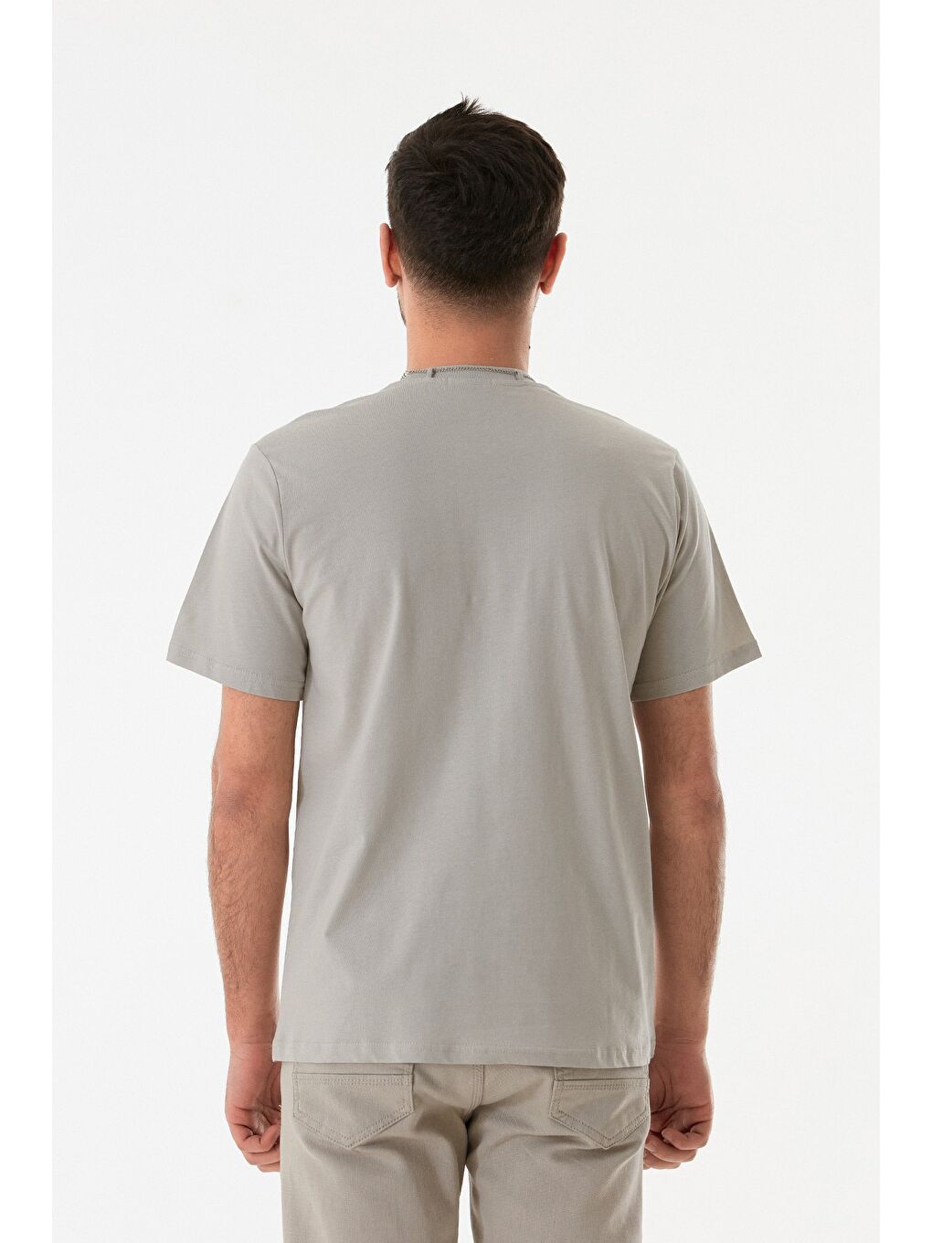 Gri Cepli Kolye Detaylı Bisiklet Yaka Tişört-2