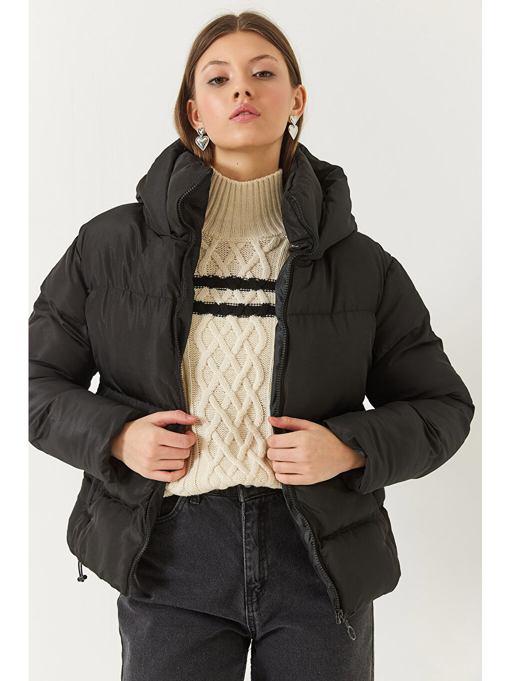 Siyah Kadın Çift Cepli Kapüşonlu Etek Ucu Lastikli Şişme Mont-2