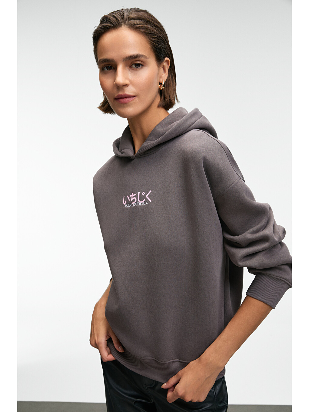 Yanmesa Kadın Oversize Baskı Ve Nakış Detaylı Uzun Kollu Kapüşonlu Antrasit Sweatshirt-4