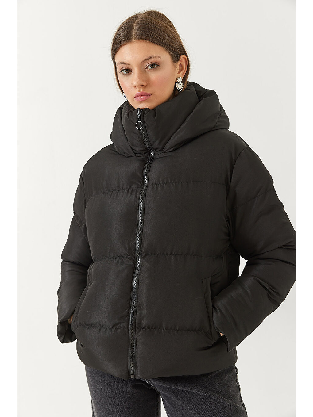 Siyah Kadın Çift Cepli Kapüşonlu Etek Ucu Lastikli Şişme Mont-3