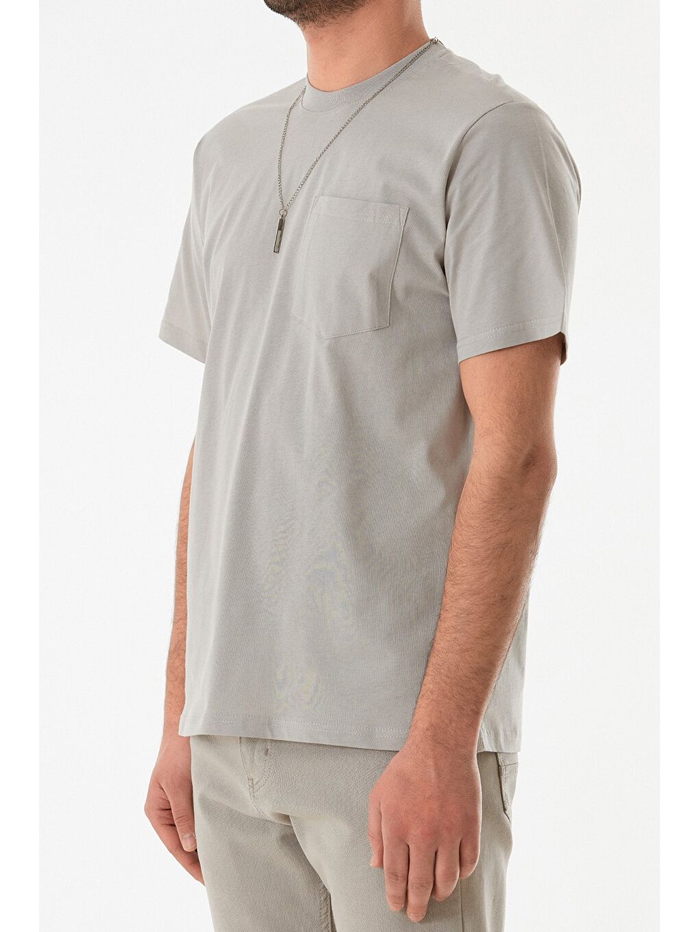 Gri Cepli Kolye Detaylı Bisiklet Yaka Tişört-4