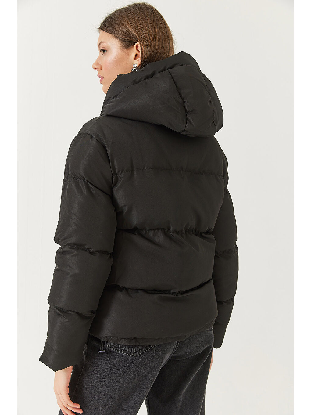 Siyah Kadın Çift Cepli Kapüşonlu Etek Ucu Lastikli Şişme Mont-6