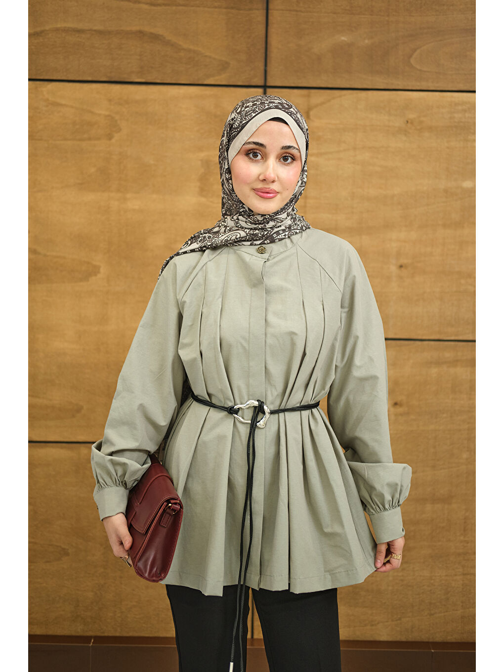 Kadın Hakim Yaka Pile Detay Çiçek Düğmeli Deri İp Kemerli Regular Poplin Gömlek Küf Yeşil-2