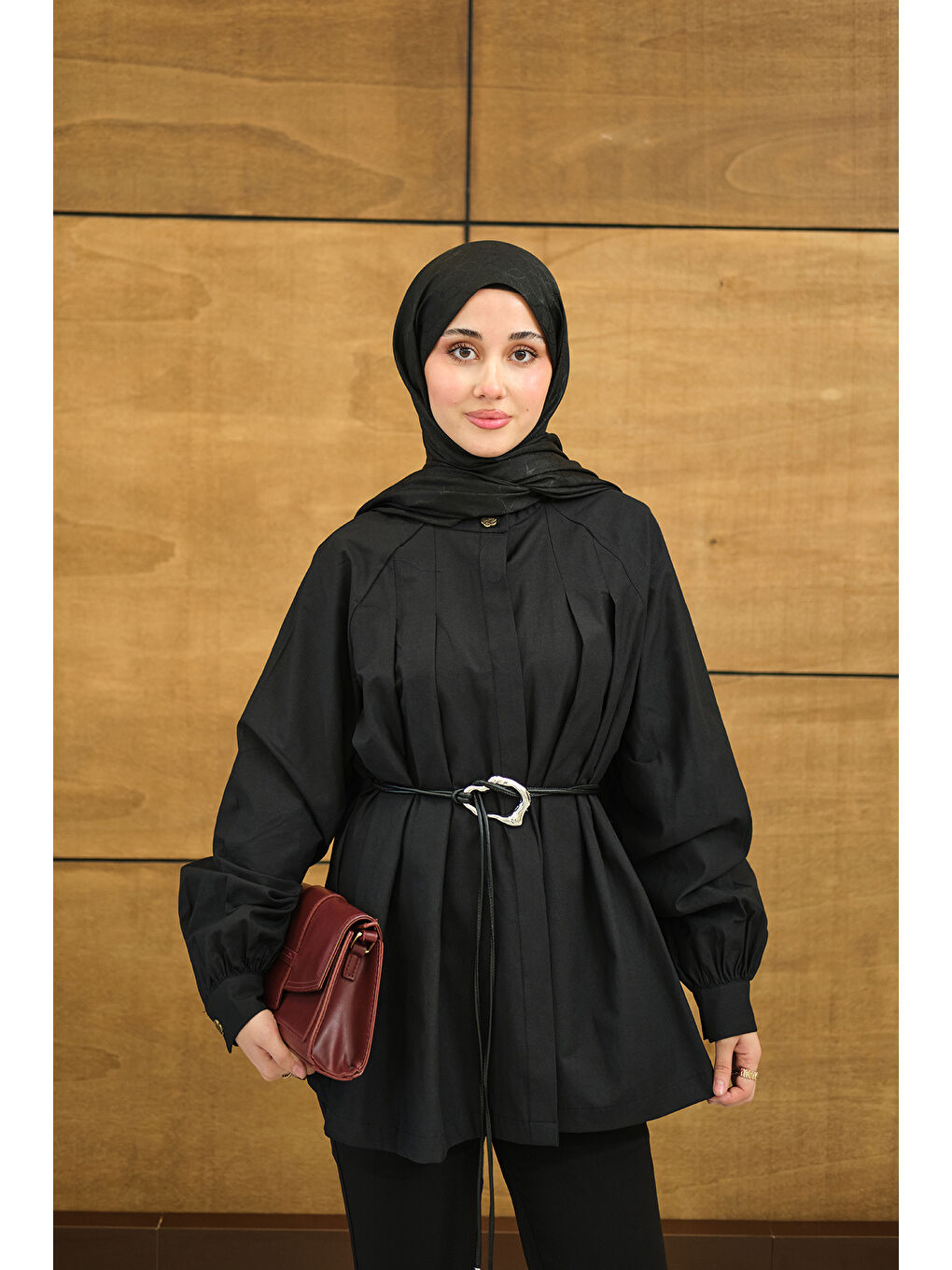 Kadın Hakim Yaka Pile Detay Çiçek Düğmeli Deri İp Kemerli Regular Poplin Gömlek Siyah-3