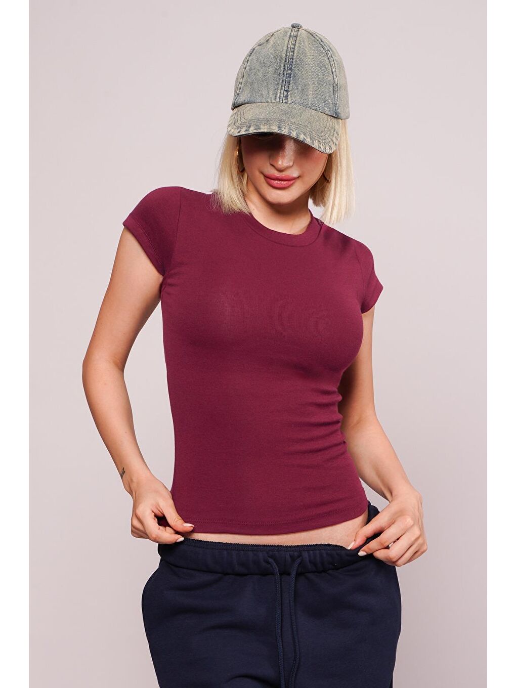 Bordo Bisiklet Yaka Basic Kadın T-Shirt Mg2479