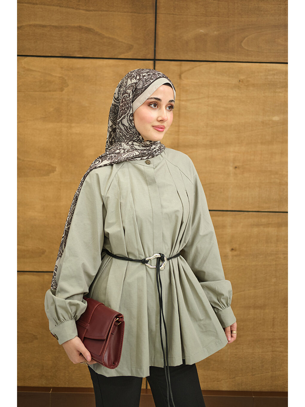 Kadın Hakim Yaka Pile Detay Çiçek Düğmeli Deri İp Kemerli Regular Poplin Gömlek Küf Yeşil-3