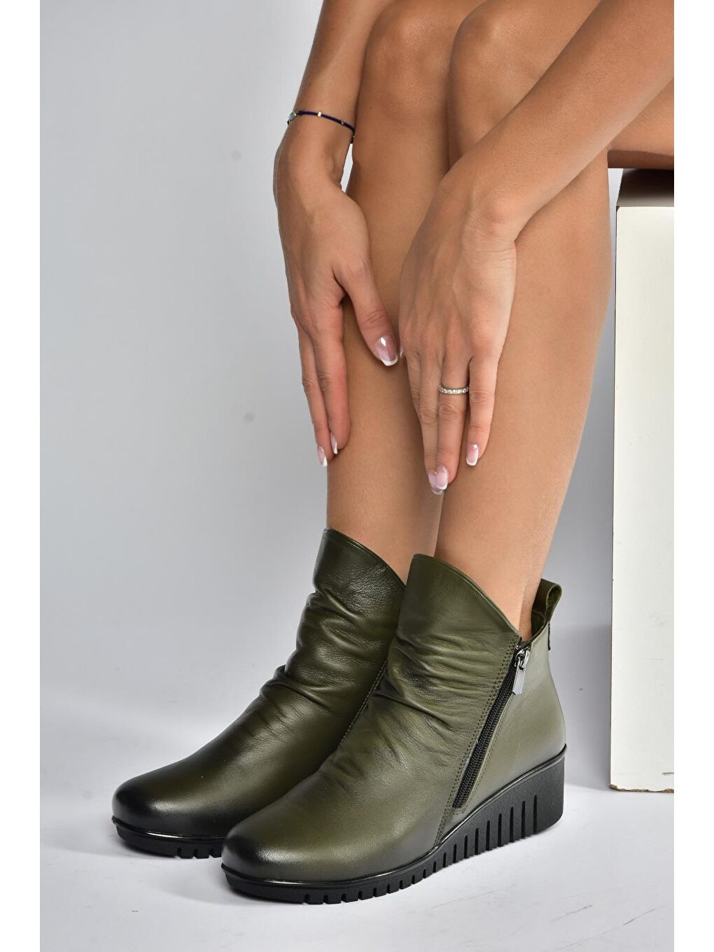 Haki Kadın Bot V324200303-2