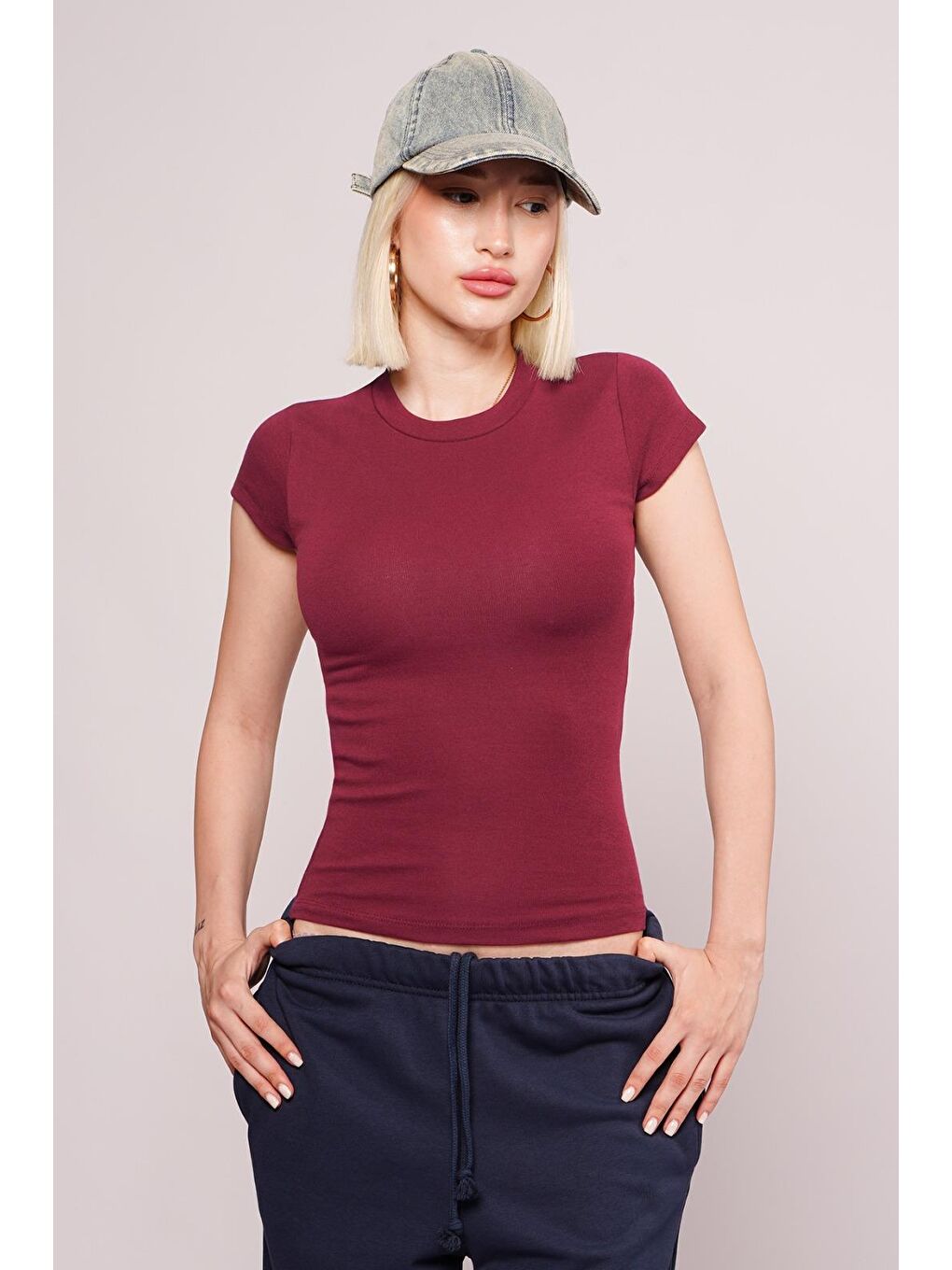 Bordo Bisiklet Yaka Basic Kadın T-Shirt Mg2479-1