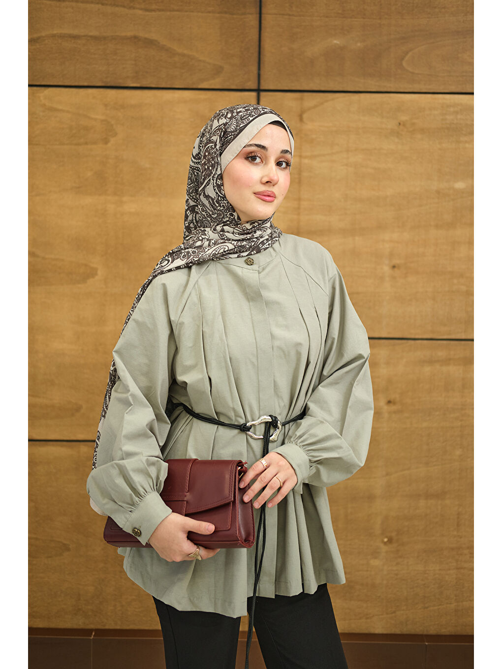 Kadın Hakim Yaka Pile Detay Çiçek Düğmeli Deri İp Kemerli Regular Poplin Gömlek Küf Yeşil-4