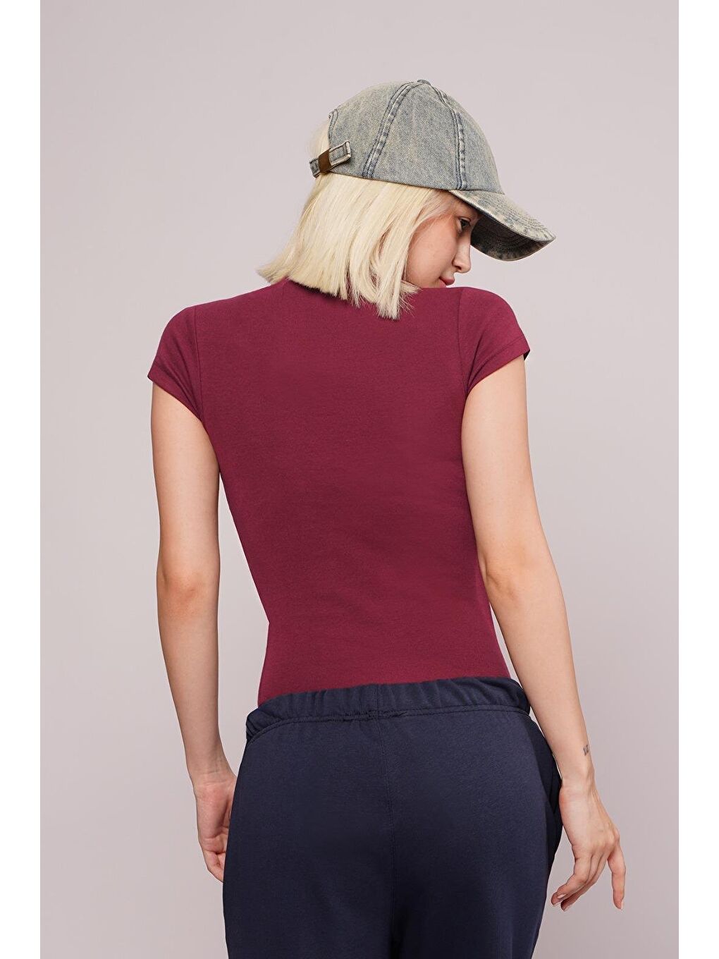 Bordo Bisiklet Yaka Basic Kadın T-Shirt Mg2479-2