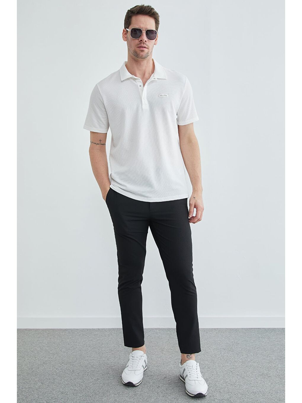 Beyaz Petek Kumaş Çıtçıtlı Polo Yaka Tişört-1