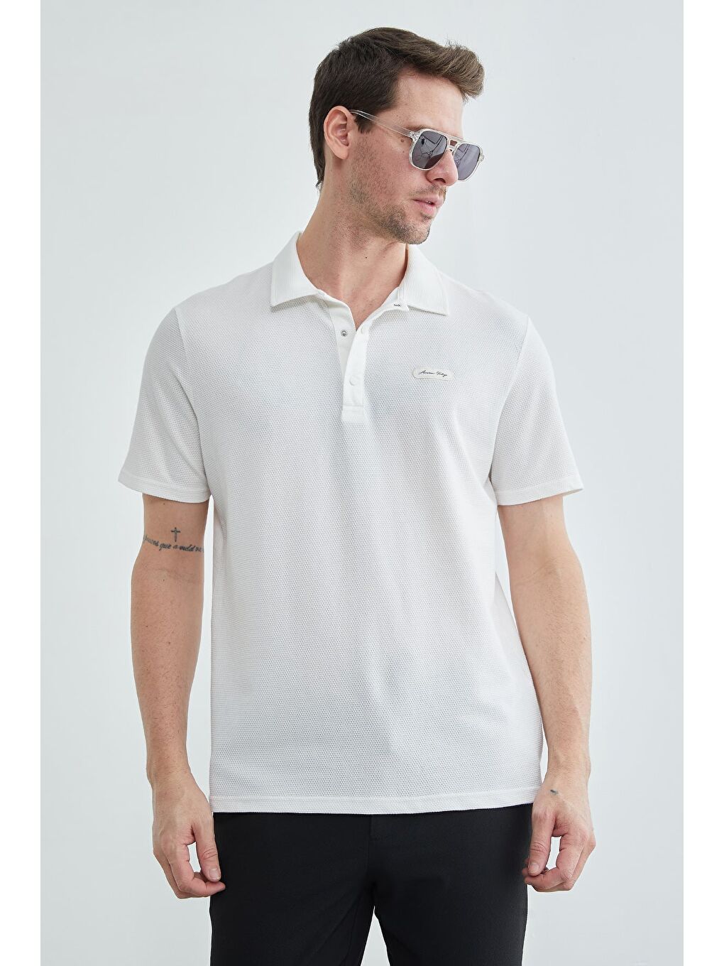 Beyaz Petek Kumaş Çıtçıtlı Polo Yaka Tişört-2