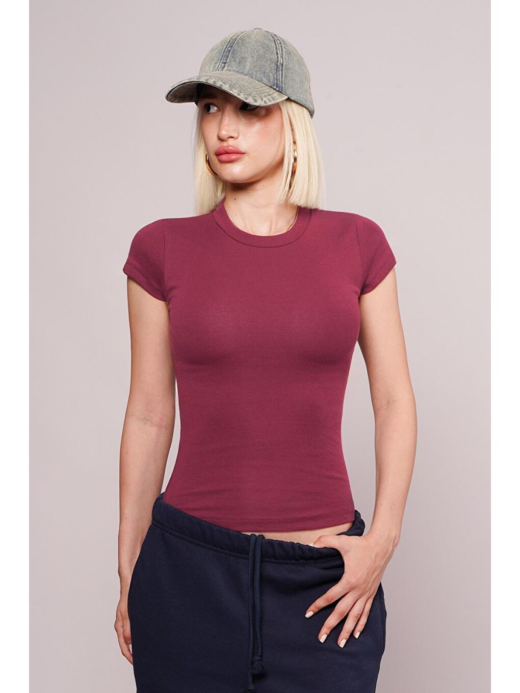Bordo Bisiklet Yaka Basic Kadın T-Shirt Mg2479-3