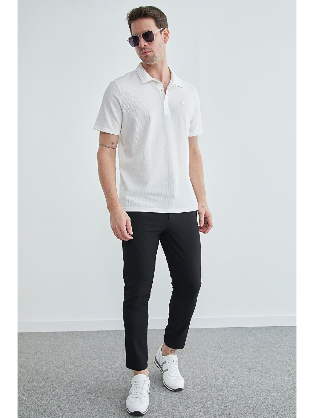 Beyaz Petek Kumaş Çıtçıtlı Polo Yaka Tişört-3