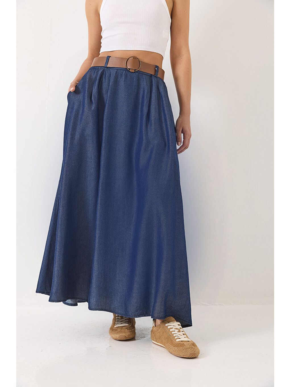 Lacivert Kadın Cep Detaylı Kemerli Yazlık Denim Uzun Kloş Etek-2