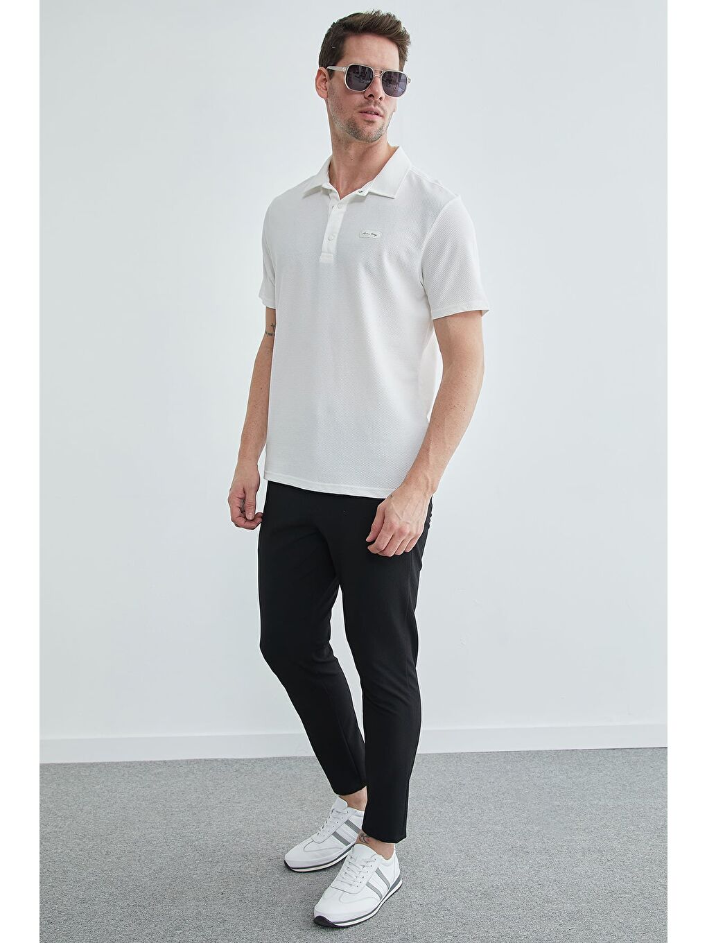 Beyaz Petek Kumaş Çıtçıtlı Polo Yaka Tişört-4