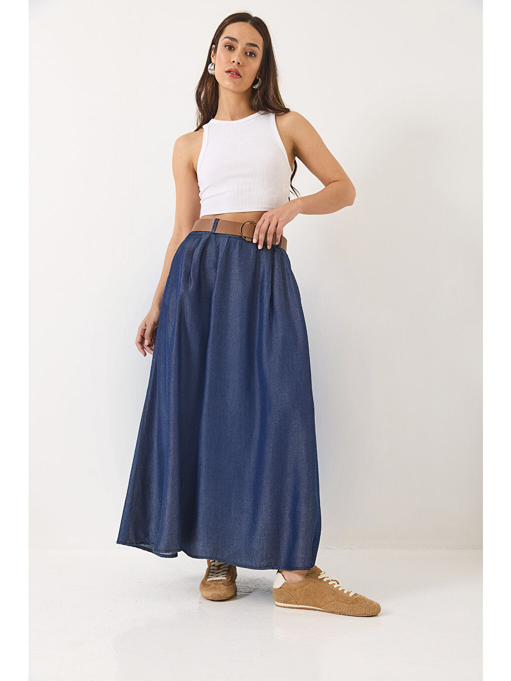 Lacivert Kadın Cep Detaylı Kemerli Yazlık Denim Uzun Kloş Etek-4