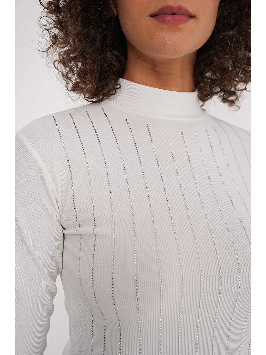 Kadın Beyaz Yarım Balıkçı Önü Taşlı Body HZL25W-BD19221-3