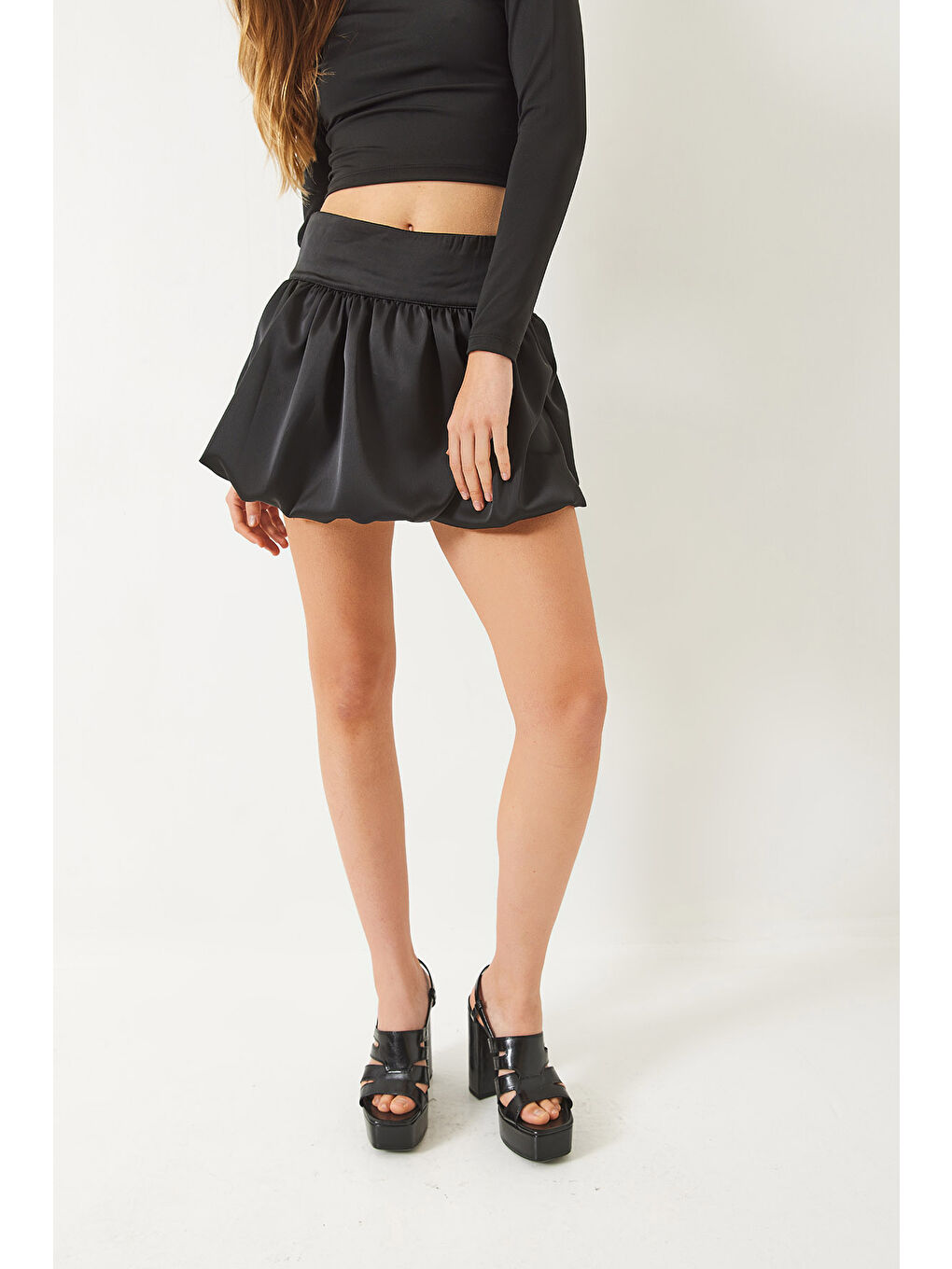 Siyah Kadın Astarı Şortlu Gizli Fermuarlı Saten Balon Etek-4