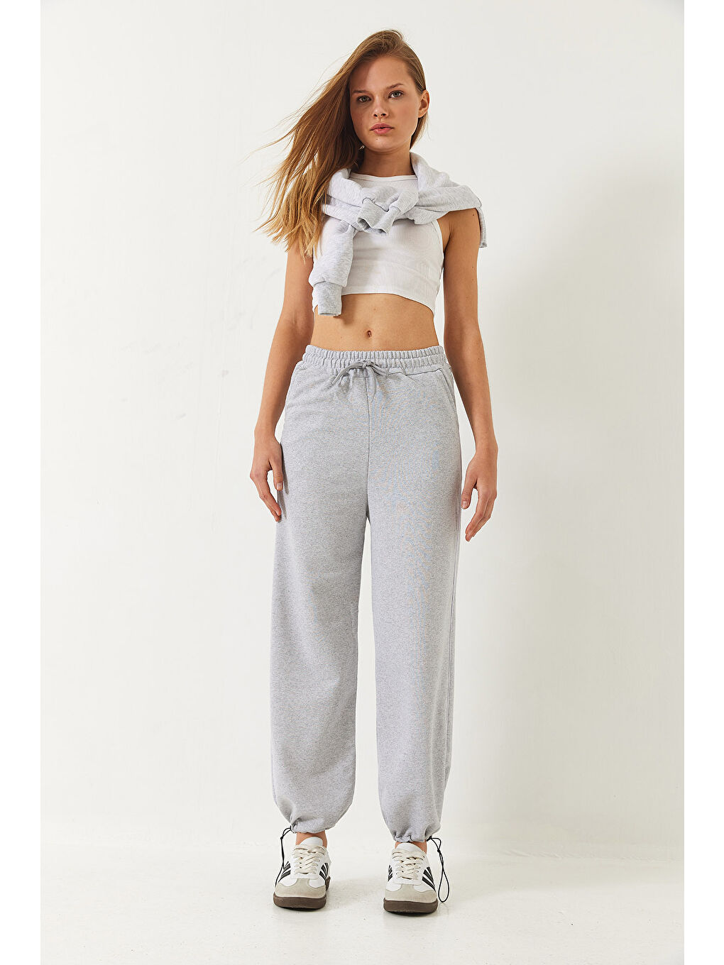 Gri Kadın Bel ve Paça Lastikli Cepli Eşofman Altı-2