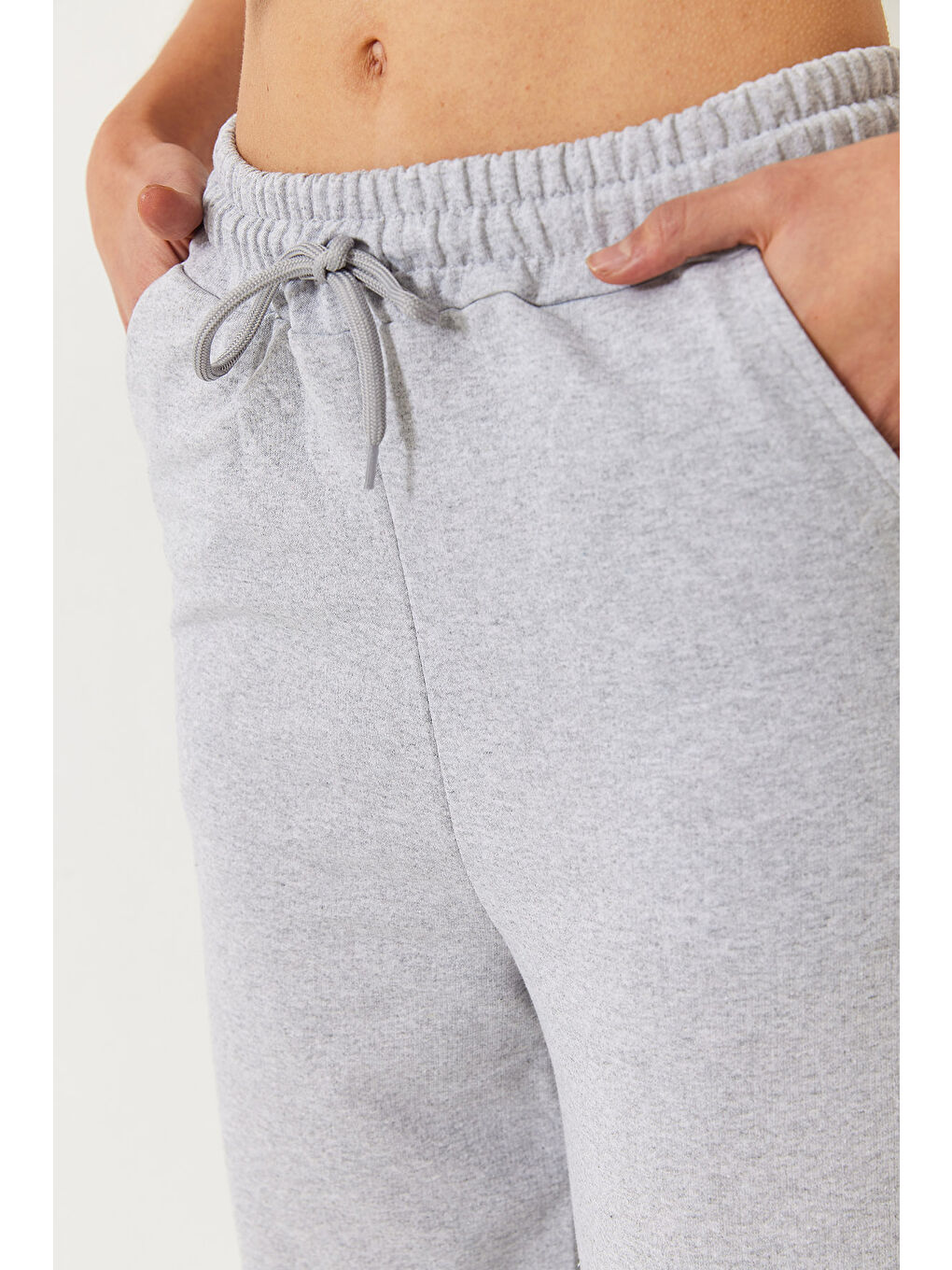 Gri Kadın Bel ve Paça Lastikli Cepli Eşofman Altı-3