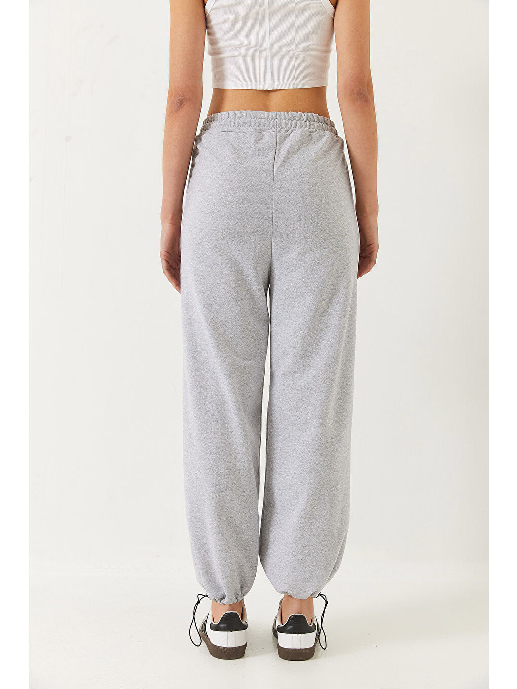 Gri Kadın Bel ve Paça Lastikli Cepli Eşofman Altı-6