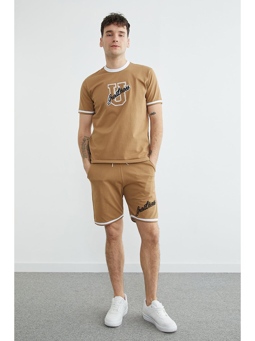 Kahverengi Beli Bağlamalı Nakışlı Biye Detaylı Şort-1