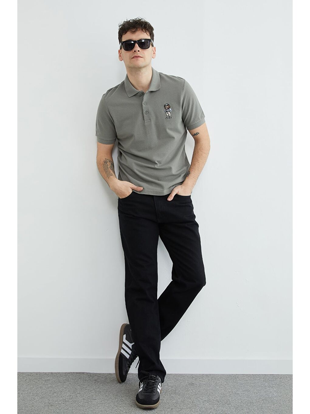 Haki Aslan Nakışlı Polo Yaka Tişört-1